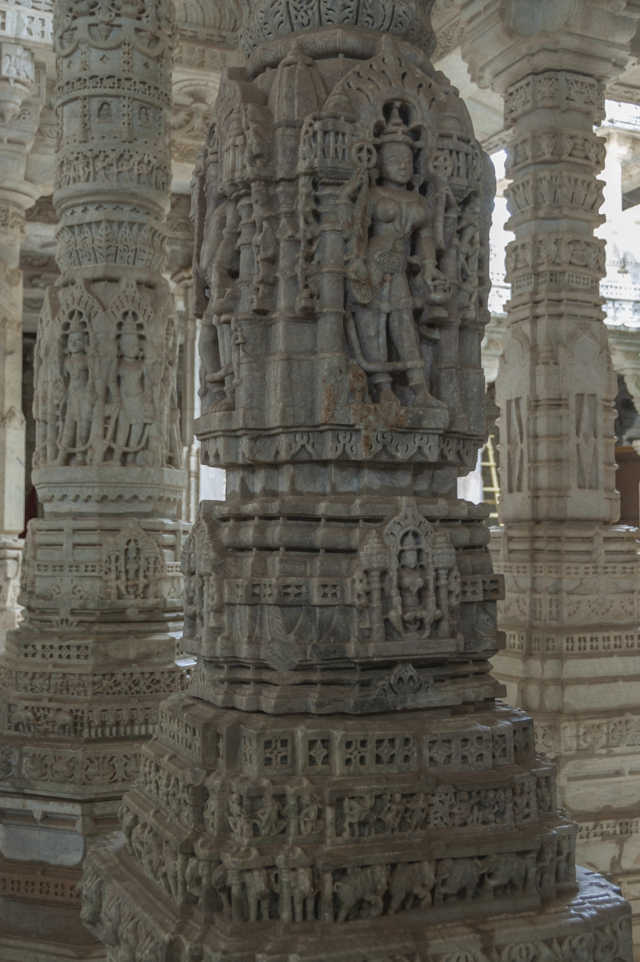 32 - India - Ranakpur - templo jainista de Chaumukha Mandir